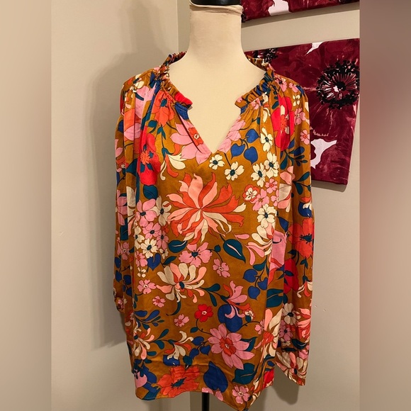 Entro Modern Multicolor Floral V Neck Top, size 2X - Picture 2 of 8